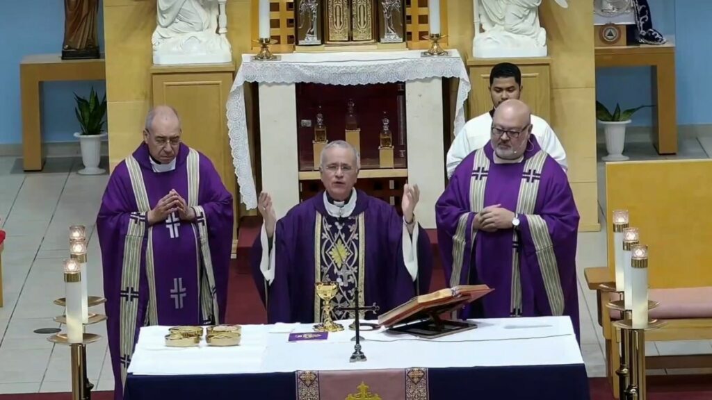 Monsignor Báez to Bishop Álvarez: «Today Jesus tells him: I will take you out of that tomb»