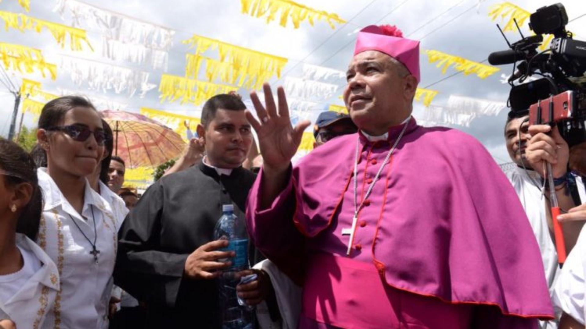Monsignor Sándigo complies with Ortega's order and will not hold a "Palm Sunday" procession