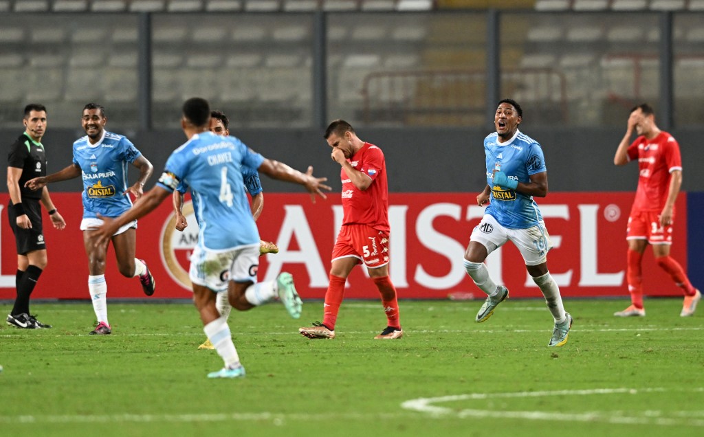 Nacional collapses against Cristal and is left out of the Copa Libertadores