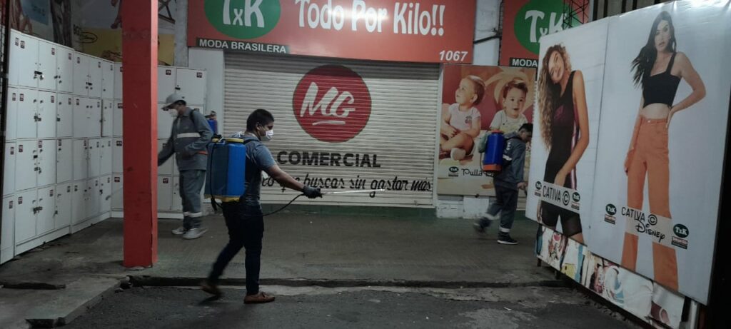 Night brigades fumigate Mercado 4 due to the spread of dengue and chikungunya