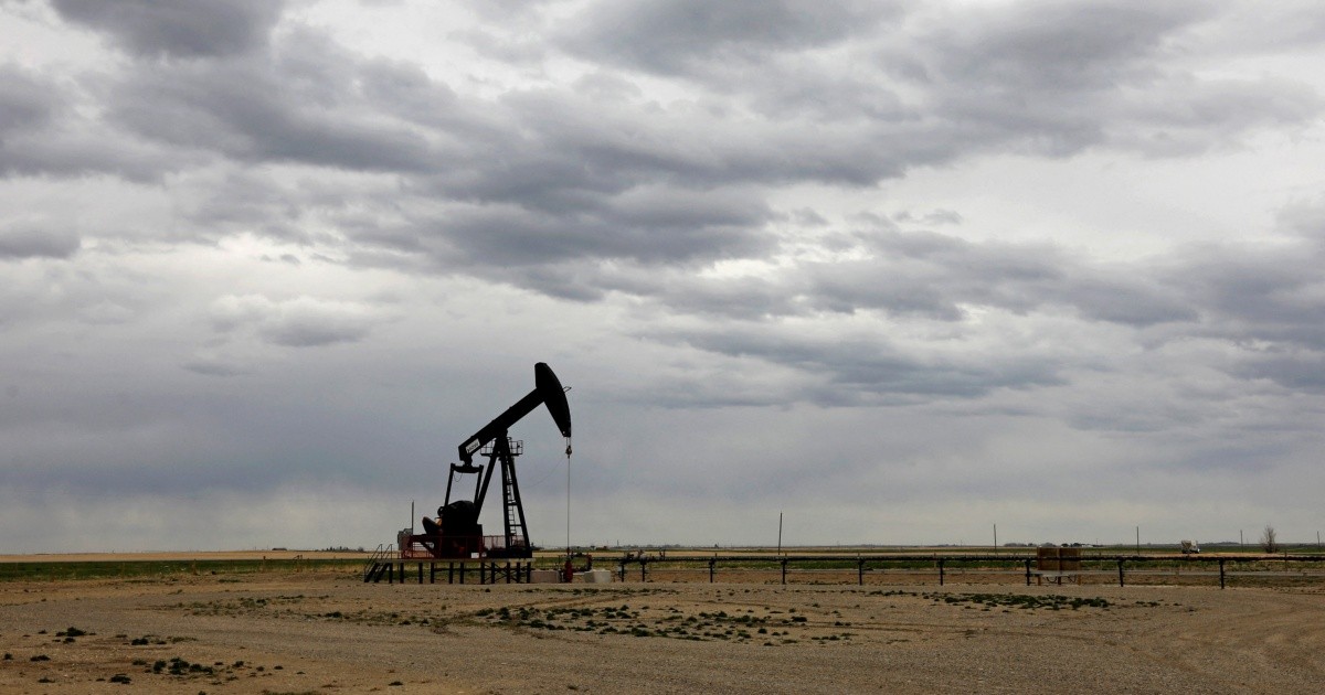 Oil prices fall to their lowest level in four months on fears of a recession