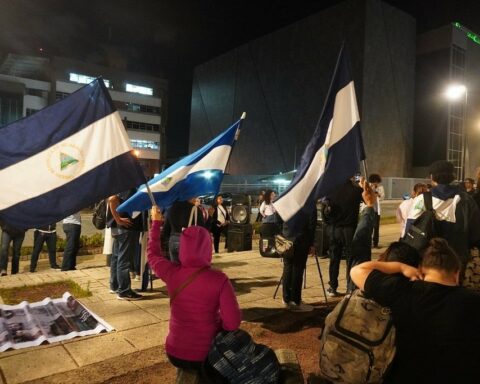 One month after the exile of those released from political prison: "Free, but bewildered"