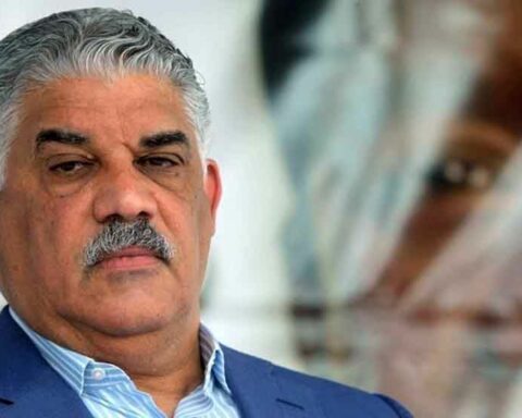 PRD will not participate in a meeting with political leadership to discuss Haiti;  suggests to the Government to seize commission