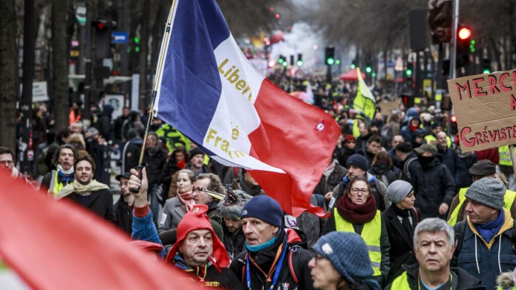 PSG forward trip for fear of tomorrow's strike