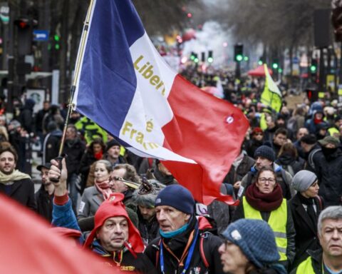 PSG forward trip for fear of tomorrow's strike