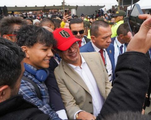 Petro asked the Prosecutor's Office to investigate his brother and his eldest son