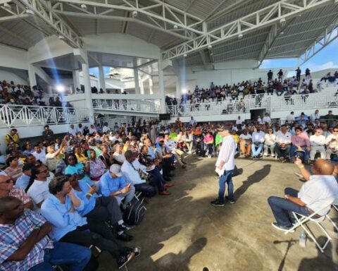 Petro will insist on obtaining control of public services