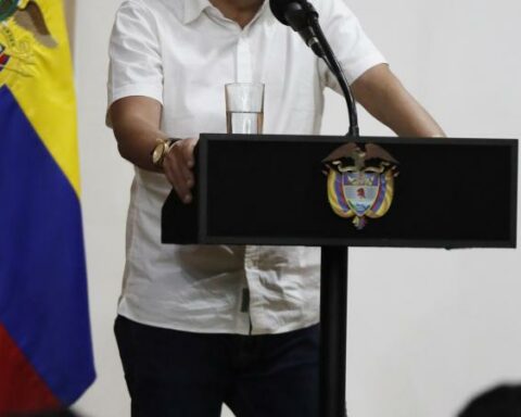 Petro's favorability continues to fall: 40% disapprove of his management