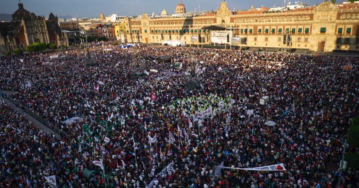 #Photos |  AMLO fills the Zócalo on the 85th anniversary of the oil expropriation