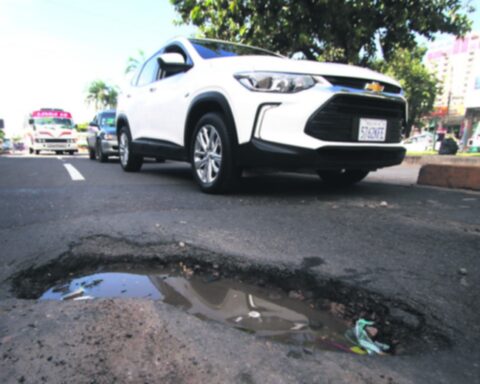 Potholes in the city: Mayor's Office insists that tiles have completed their cycle