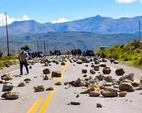 Potosí isolated by the strike, blockade and two laws in parliament;  an analyst sees deliberate conflict