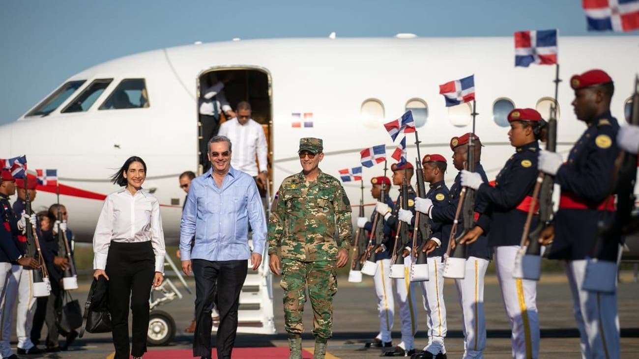 Presidente Abinader regresa al país tras lanzar primera bola en Clásico Mundial