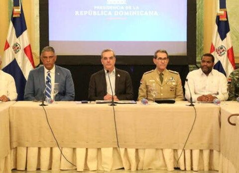 Presidente Luis Abinader se reúne con líderes políticos