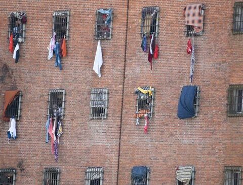 Prisoner of the Libertad Prison took a policeman hostage but later turned himself in