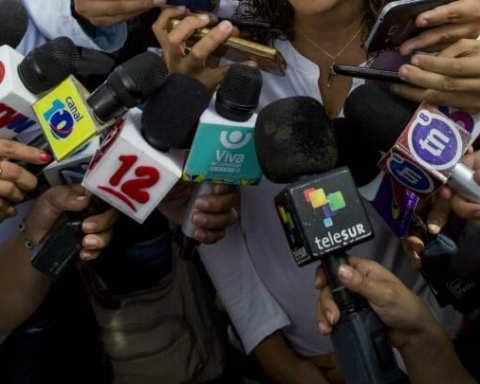 Pro-government journalism, dedicated to deifying Ortega and Murillo