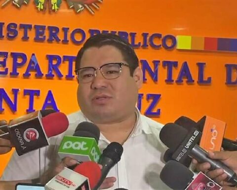 Prosecutor's Office asks the policeman wanted for running over and killing a motorcyclist to turn himself in and avoid "problems" for his family and friends