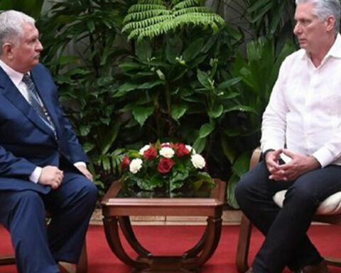 Putin, "directly and personally supervise" everything related to relations with Cuba