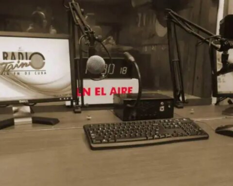 Cabina de Radio Taíno, Cuba