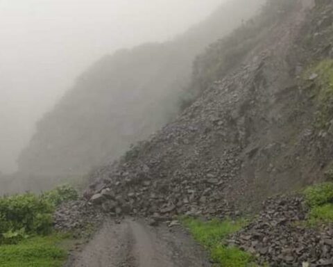 Rains and huaicos affect the roads in the district of Querco and Huayacundo