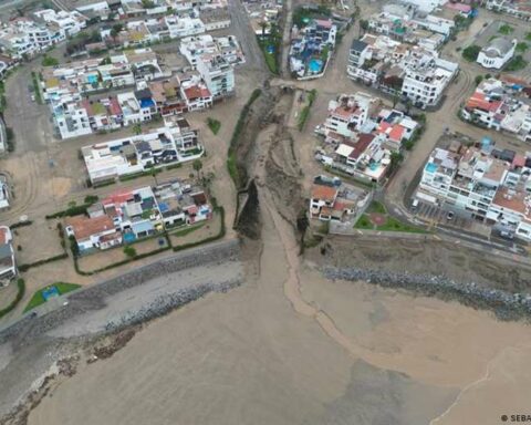 Rains in Peru have left 65 dead and thousands homeless