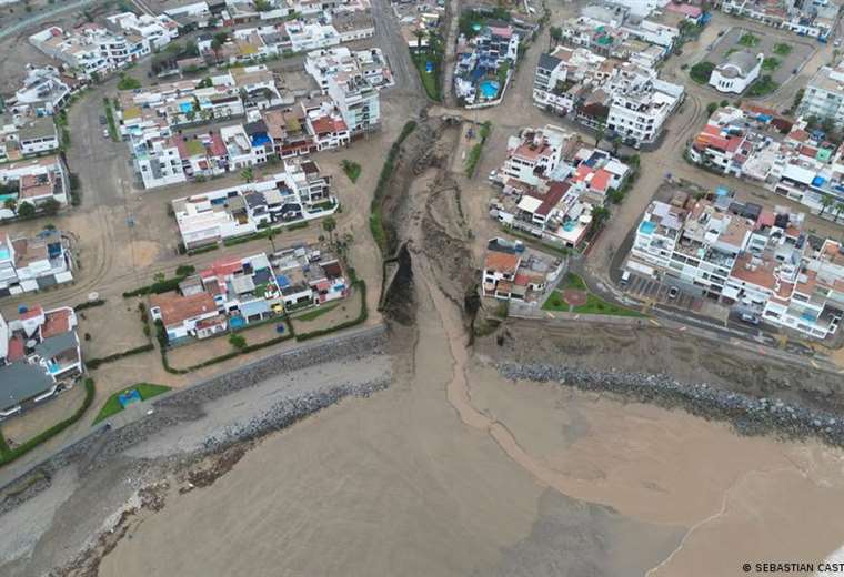 Rains in Peru have left 65 dead and thousands homeless