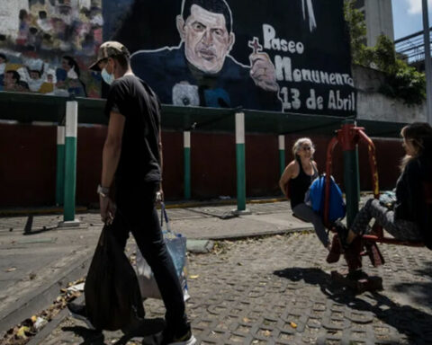 Raúl Castro arrives in Venezuela to commemorate the 10th anniversary of Chávez's death