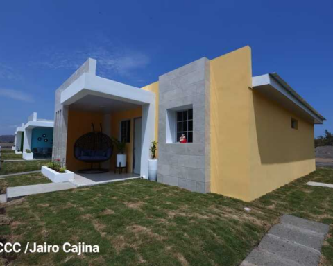 Regime begins construction of housing complex on land confiscated from Expica