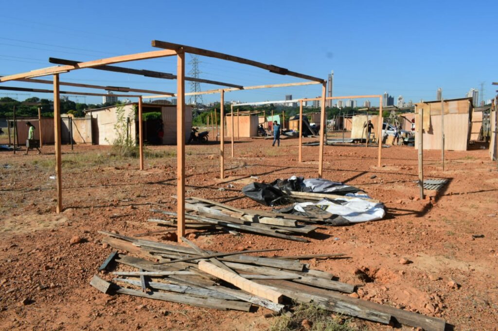 Relocation of families affected by the flooding of the Paraguay River continues