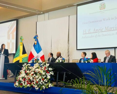 Éxito Rotundo de la Primera Semana Dominicana en Jamaica