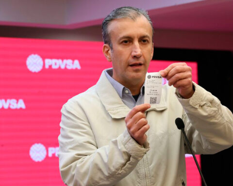 Reuters: Urgency of dollars for presidential campaign motivated purge in PDVSA