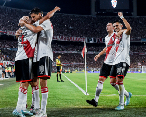 River wins a match with incidents against Lanús and co-leaders the Argentine League