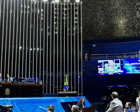 Senate approves bill that prioritizes employment for women victims of violence