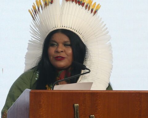 Sonia Guajajara sues MS governor after arrest of indigenous people