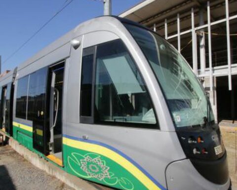 Structure of the Cuiabá VLT begins to be dismantled after abandonment