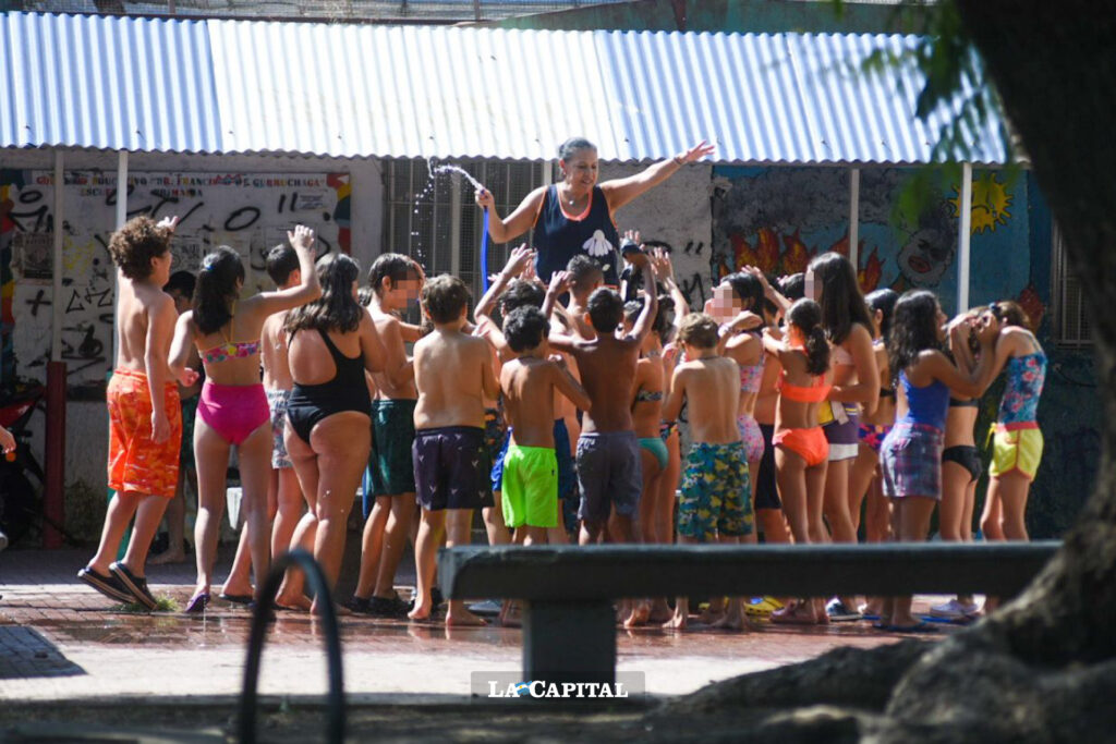 Students in bathing suits to combat heat wave in Argentina