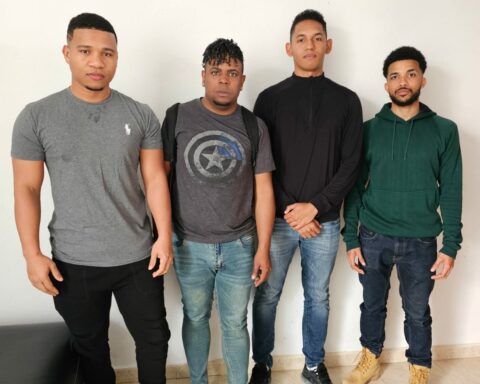 Students with scholarships from Mescyt denounce non-compliance with child support