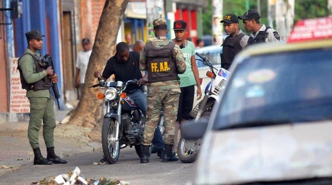 Apoyo de las FFAA a Policía reduce la violencia en el país, dice el ministro de Defensa