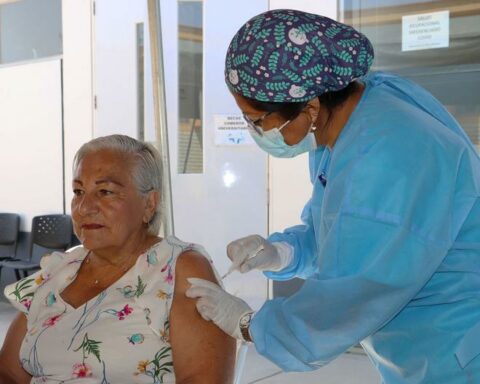 Tacna: Bivalent COVID-19 vaccine can save the lives of older adults