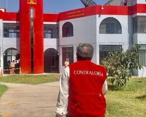 Tacna: Director of communications would not meet the requirements for the position