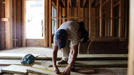 The Government and the business chambers advance in the promotion of wooden houses