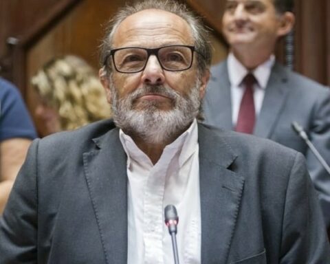 The UDELAR confirms that Daniel Olesker has higher academic studies than a graduate