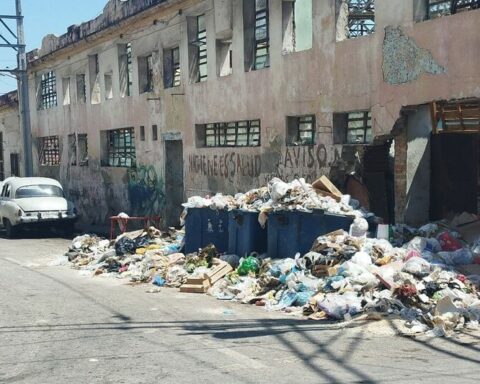 The elections are over, the garbage returns to the streets of Cuba