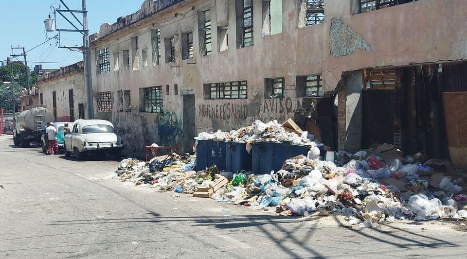 The elections are over, the garbage returns to the streets of Cuba