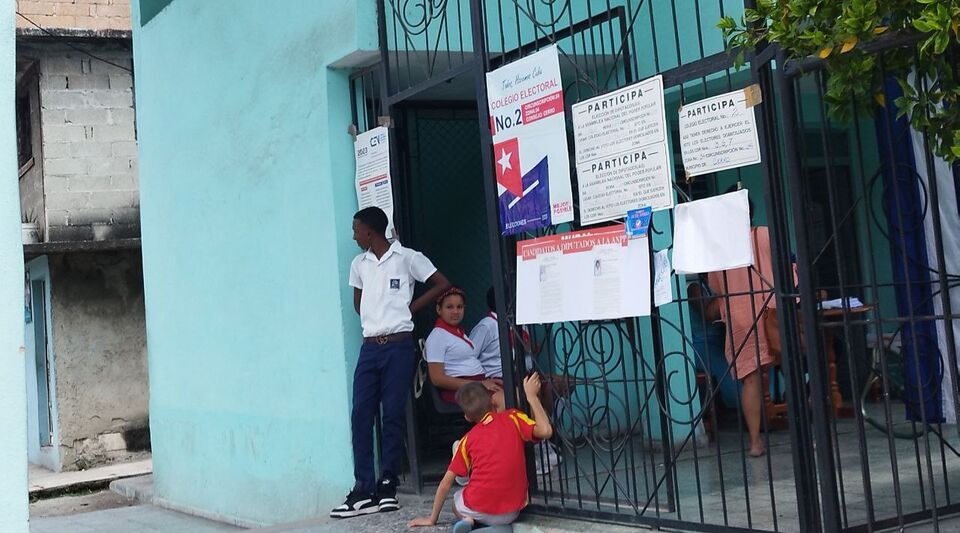 The images of empty voting centers in Cuba deny the official participation of more than 70%