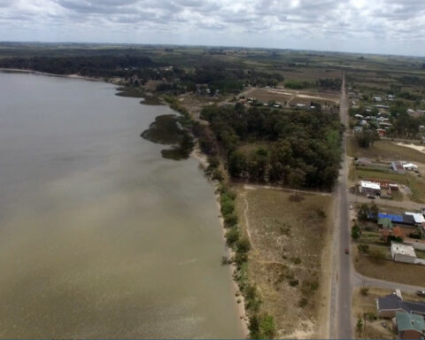 The mayor Gabbiani calls for "recovery of beaches in Nueva Palmira."  Repeated questions that no one answers