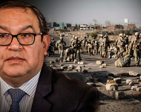 "The military do not take to the streets because they feel like it," specialists contradict Alberto Otárola