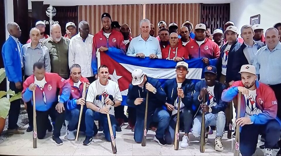 The regime tries to alleviate the sports and political defeat of the Cuban team with an act of reparation