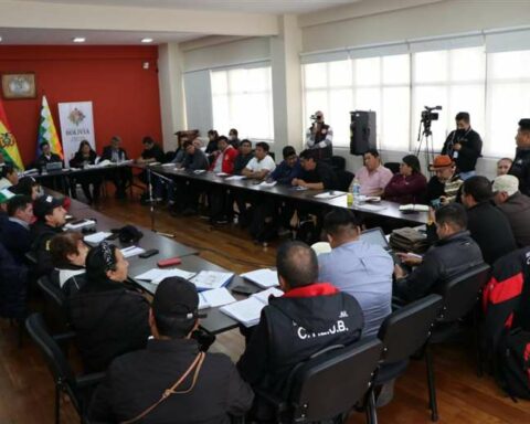 The two teachers detained on Wednesday are released and the dialogue with the Ministry continues