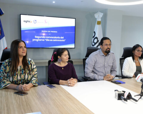 They announce the second mission of "Ella es Astronauta", a program that takes Dominican girls to NASA