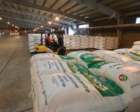 They bet to turn Bolivia into a 'fertilizer hub', but experts are wary of plant stoppage